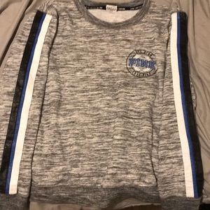 sweatshirt/ long sleeve t-shirt